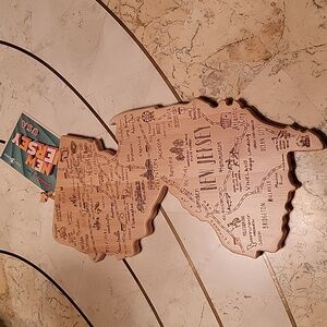 LASER-ETCHED DESTINATION NEW JERSEY CUTTING & SERVING BOARD